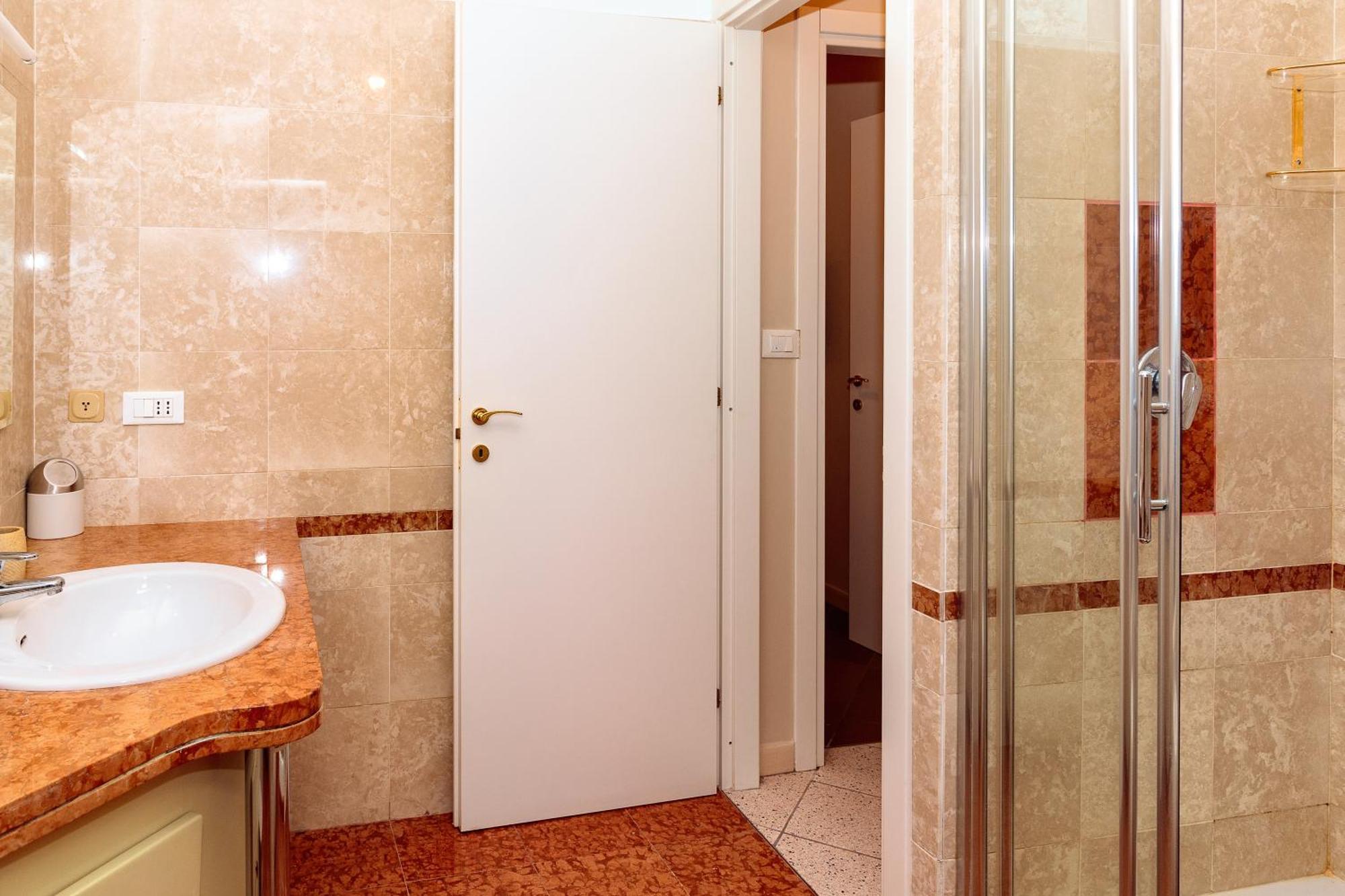 Saint Charles Apartment Болонья Екстер'єр фото